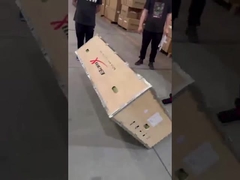 耐久 的 な 包装 は,バイク の 木製 の 箱 が 損傷 を 免れ て 転覆 できる こと を 証明 し ます