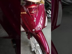 CUB モーターサイクルのコンパクトな形 滑らかな線と注意深く設計された詳細