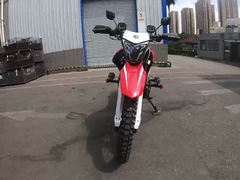 二重スポーツのオートバイ